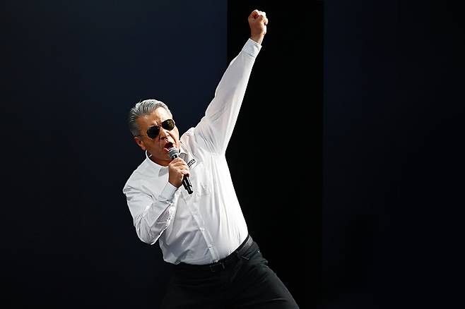 유쾌한 모습으로 토요타 레이싱의 출범을 알린 나카지마 히로키 부사장. 사진: 도쿄오토살롱 공동취재단