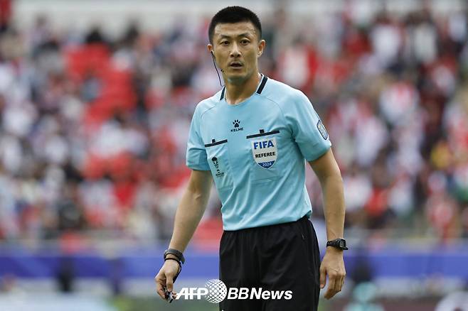 한국과 호주의 2026 AFC U-23 아시안컵 8강전을 진행할 중국 국적의 푸밍 심판. /AFPBBNews=뉴스1