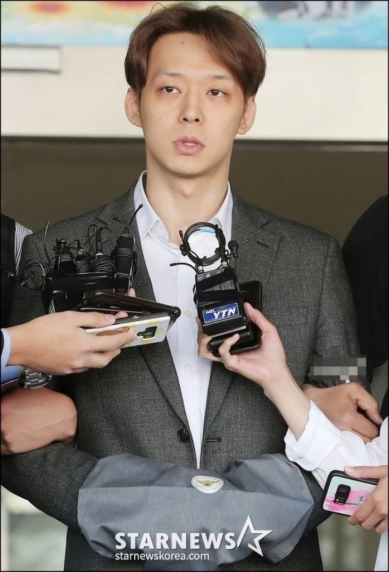 [단독]'돌연 입국' 박유천, 5억 배상 의무 사라졌다..前소속사 소송 취하