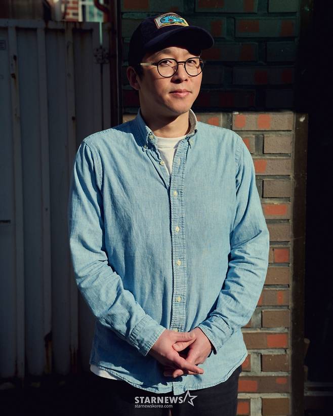 넷플릭스 '흑백요리사2'의 우승자 최강록 셰프가 16일 진행된 라운드 인터뷰를 위해 포즈를 취하고 있다. /사진제공=넷플릭스 2026.01.16 /사진=이동훈 photoguy@