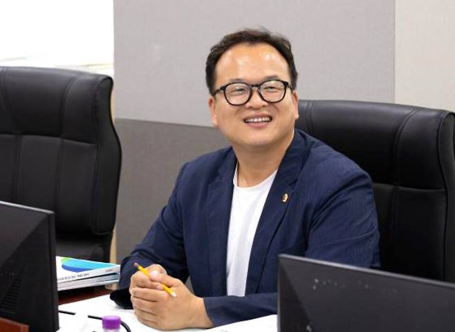 ▲ 임창휘 경기도의원이 집행부를 상대로 질의를 하는 모습./사진제공=경기도의회