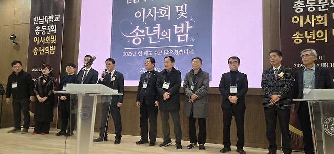 윤성원 회장이 제38대 신임 집행부를 소개하고 있다.