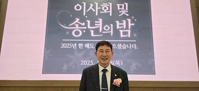 윤성원 회장이 감사 인사를 전하고 있다.