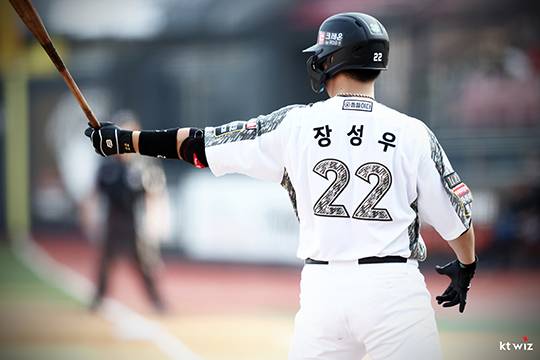 장성우는 KT 주전 포수이자 '5번 타자'다(사진=KT)