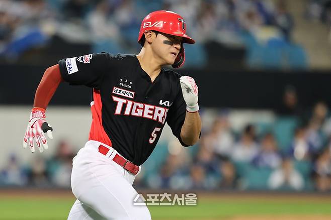 KIA 김도영이 대구삼성라이온즈파크에서 열린 2025 KBO리그 삼성전에서 안타를 때린 후 베이스 러닝을 하고 있다. 사진 | KIA 타이거즈