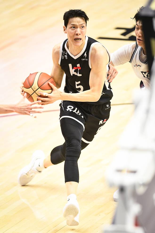 김선형이 돌파를 시도하고 있다. 사진 | KBL