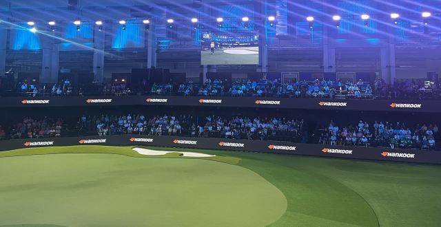 한국타이어앤테크놀로지(한국타이어)가 후원하는 미국 시뮬레이션 골프 리그 투모로우 골프 리그(TGL) 경기장 실내 전경. /한국타이어