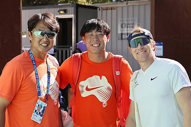 임규태 코치, 콜맨 웡, 제임스 앨럼비 코치(왼쪽부터)