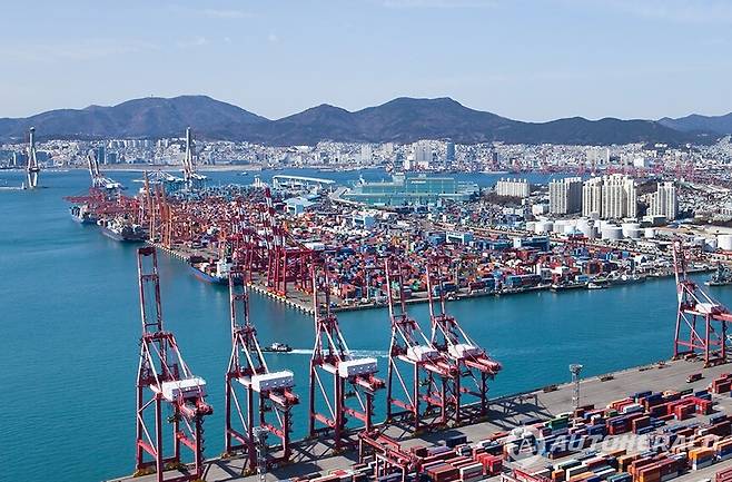 국내 최대 수출 항만 인프라를 갖추고 있는 부산이 중부권 이남 물량을 흡수할 수 있는 지리적 이점을 살려 수출 중고차를 위한 부지 조성을 추진하고 있다. (출처:부산항만공사)