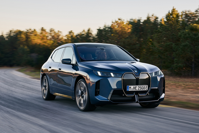 BMW iX 주행 모습. BMW 제공