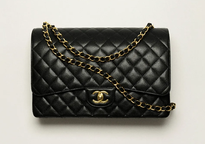 샤넬 클래식 맥시 핸드백/사진=샤넬 공식 홈페이지 캡처