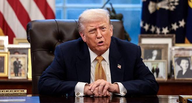 14일(현지시각) 백악관에서 로이터 통신과 인터뷰를 하고 있는 도널드 트럼프 미국 대통령. 로이터 연합뉴스