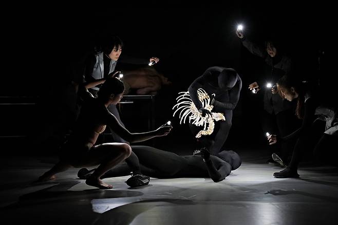 무용 <제이슨 프로젝트>.    언플러그드바디즈 컴퍼니 제공