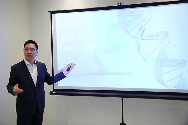 Lee Sang-myung, vice president and head of business strategy at Samsung Biologics, speaks at a separate news conference with the Korean media held on the sidelines of the 44th J.P. Morgan Health Care Conference on Jan. 15. [SAMSUNG BIOLOGICS]