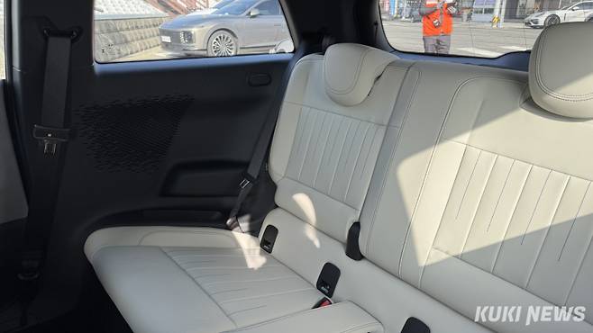 더 뉴 올-일렉트릭 MINI 쿠퍼 SE 2열의 모습. 김수지 기자&nbsp;