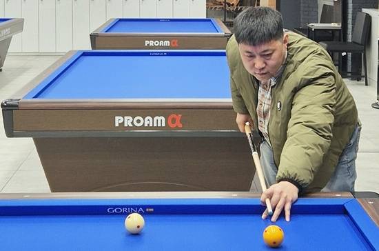 대구의 당구유통업체인 코리아종합당구유통 권기재 대표가 2026학년도 계명문화대 스포츠당구전문학사 과정에 입학했다. 권 대표는 당구를 제대로 배워 지역 당구발전에 도움이 되고 싶다고 말했다. (사진=MK빌리어드뉴스)