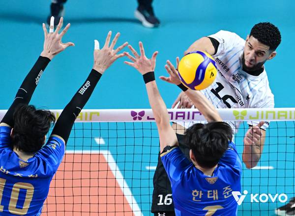 레오를 앞세운 현대캐피탈이 우리카드를 제압했다. 사진 제공= KOVO