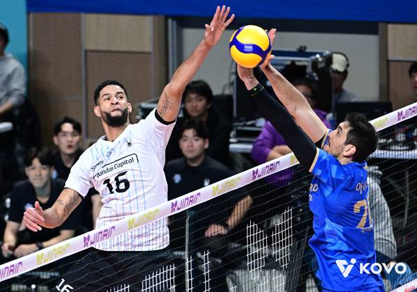 이날 경기는 레오와 아라우조, 두 외인 아포짓의 파괴력에서 승부가 갈렸다. 사진 제공= KOVO