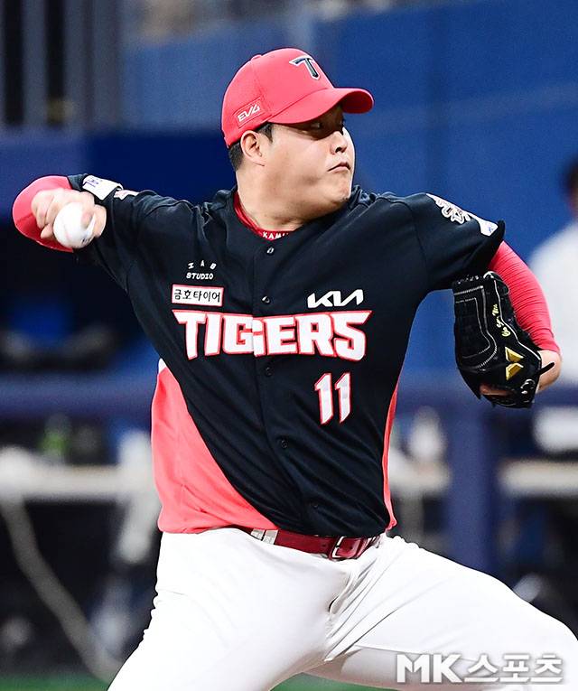 2025년 5월 7일 오후 서울 고척스카이돔에서 ‘2025 신한 SOL뱅크 KBO 리그’ KIA 타이거즈와 키움 히어로즈 경기가 열렸다. 8회말 1사에 등판한 KIA 조상우가 역투하고 있다. 사진=김영구 기자