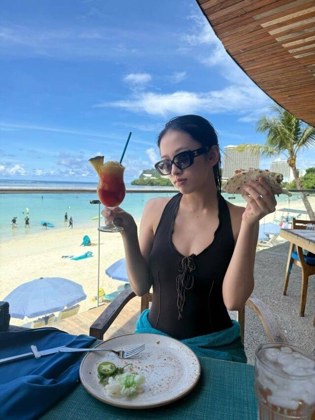 안유진이 여름 휴가 사진을 공개하며 팬들과 소통했다. / 안유진 인스타그램