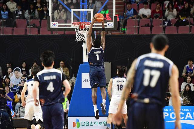 네이던 나이트./KBL