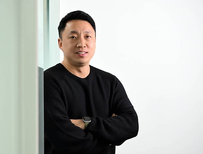 이성산 솔라나 파운데이션 한국대표가 14일 오후 서울 중구 솔라나 파운데이션 사무실에서 헤럴드경제와 인터뷰 전 포즈를 취하고 있다. 이상섭 기자