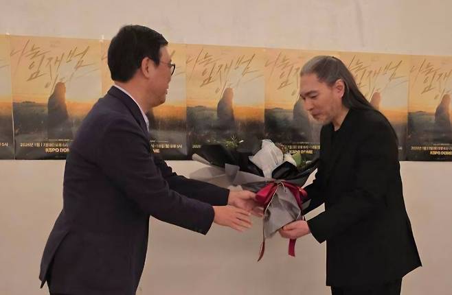 문체부 장관, 은퇴 선언 임재범 콘서트 찾아가 공로패 수여 “국민 삶 위로해”