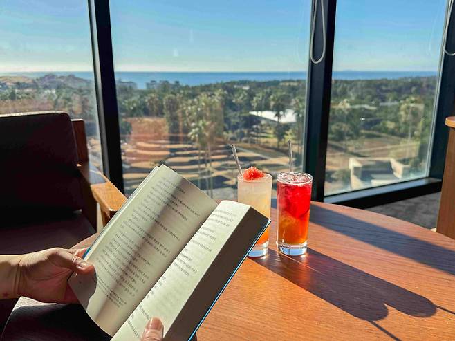 스타벅스 그랜드조선제주점. 스타벅스코리아