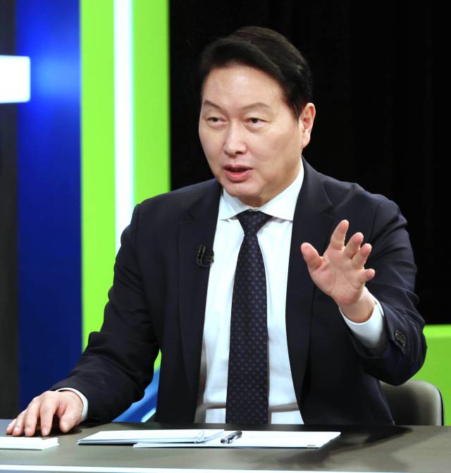최태원 대한상공회의소 회장 겸 SK그룹 회장이 18일 KBS 일요진단에서 한국 경제이 직면한 문제점과 관련해 발언하고 있다. 사진 제공=대한상의