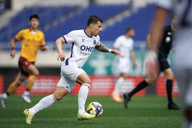 안양은 비시즌&nbsp;모따와 야고가&nbsp;팀을 떠났지만 올해 마테우스(사진)를&nbsp;중심으로 팀을 재편해 2년 연속 K리그1 잔류에 도전한다. 사진제공│한국프로축구연맹