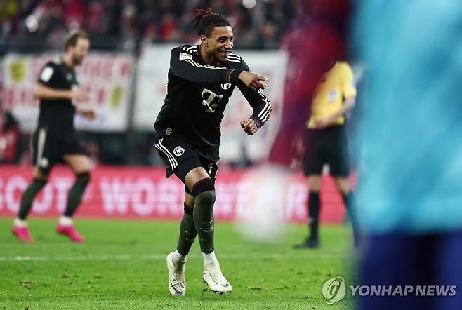 골세리머니를 펼치는 마이클 올리세 [EPA=연합뉴스]