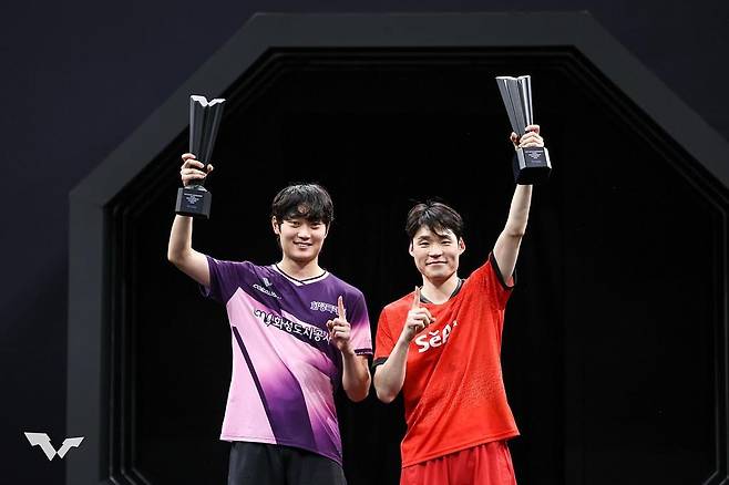 WTT 스타 컨텐더 도하 남자복식 우승을 차지한 장우진(오른쪽)과 조대성 [WTT 인스타그램 캡처. 재판매 및 DB 금지]