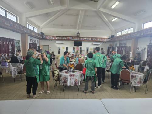 평창군 진부면새마을지도자협의회(회장:전경주·장형자)는 김순열 전 평창군새마을회장 및 회원 20명이 참가한 가운데 지난 15일부터 19일까지 북마리아나제도 사이판에서 김치 및 김장 전수 업무협약을 맺고 김장 봉사 활동을 펼쳤다.