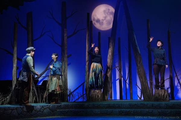 모두예술극장 우수작품 뮤지컬 <푸른 나비의 숲> 한 장면. /한국장애인문화예술원