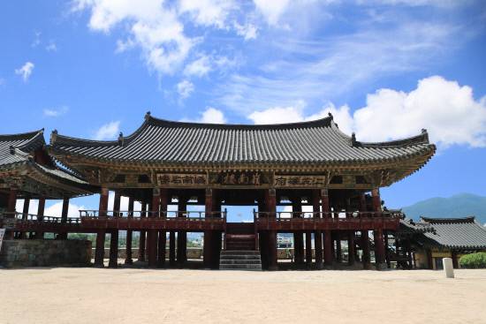 영남루 전경