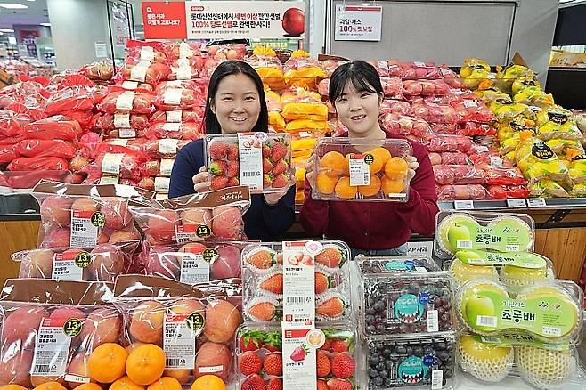 롯데마트는 여러 유통사가 동일 산지 물량을 함께 조달하는 방식과 달리, 단독 계약을 통해 산지를 확보하며 과일 경쟁력 강화에 나섰다. 롯데마트 제공