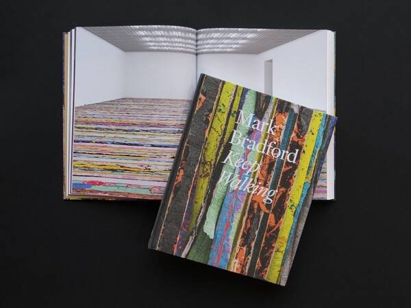 Mark Bradford Keep Walking 전시도록/ 사진 제공=아모레퍼시픽