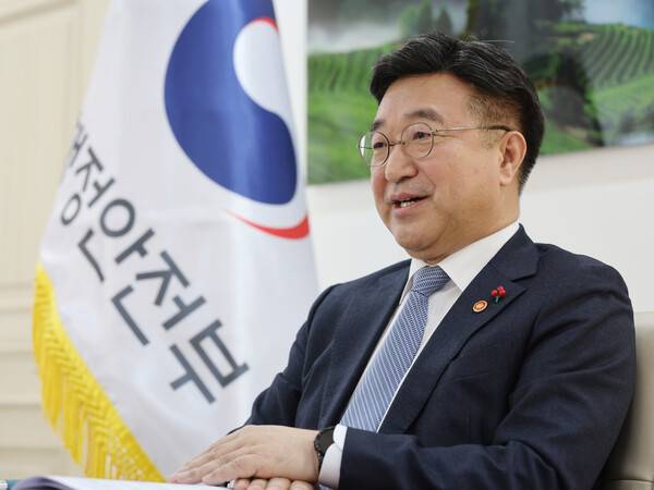 윤호중 행정안전부 장관이 지난 16일 서울 종로구 정부서울청사에서 연합뉴스와 인터뷰를 하고 있다. 2026.1.19. 연합뉴스