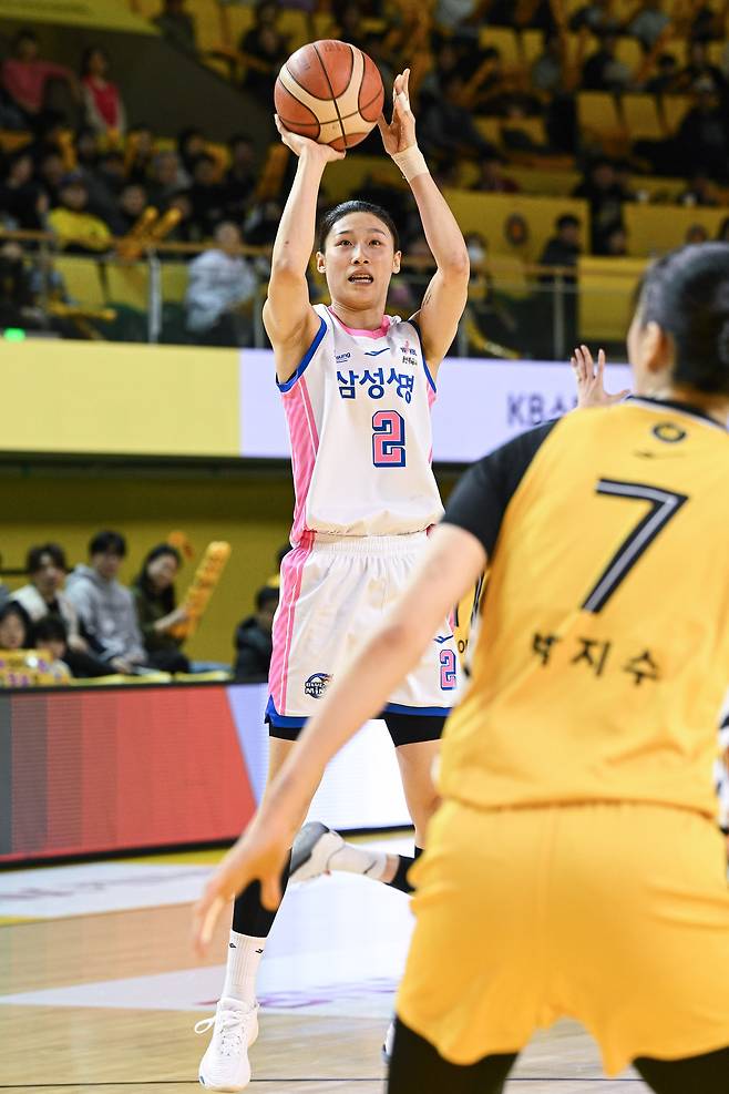 여자농구 삼성생명, KB스타즈 꺾고 3연패 탈출…통산 500승