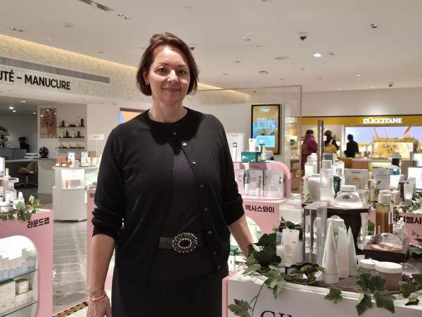 델핀 에르베 투라 사마리텐 백화점 뷰티 부문 상품기획자(MD)는 "최근 K뷰티 브랜드들이 명품 브랜드들을 제치고 매출 기준 상위 5위권에 일제히 이름을 올리고 있다"며 K뷰티의 매출 성장률이 가파르다고 말했다.