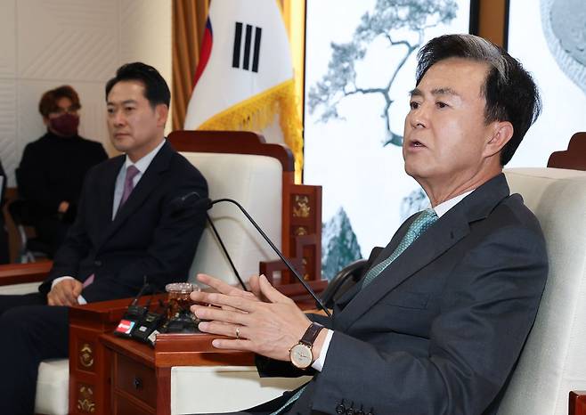 김태흠 충남지사가 지난 14일 오후 충남도청에서 장동혁 국민의힘 대표와 대전충남 행정통합 관련 정책협의에서 발언하고 있다. 뉴스1