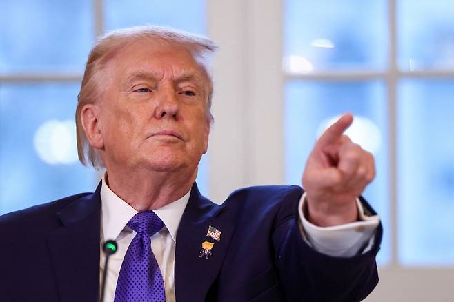 도널드 트럼프 미국 대통령이 2026년 1월 9일(현지시간) 미국 워싱턴 D.C. 백악관에서 열린 석유 산업 경영진과의 회의에 참석해 취재진의 질문에 답하고 있다. 사진=REUTERS