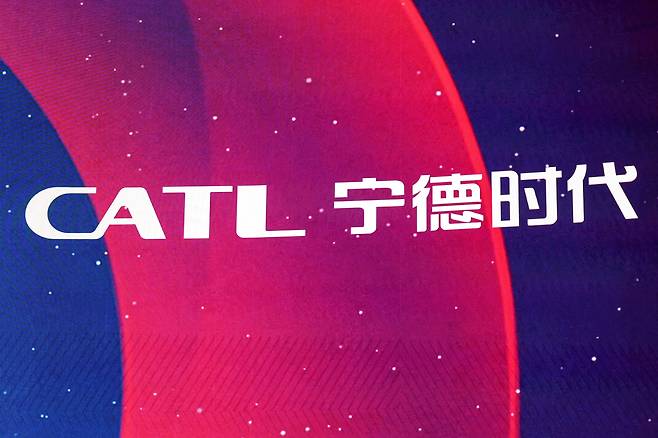 A screen shows the logo of CATL, a Chinese battery company, during the listing ceremony at the Hong Kong Stock Exchange in Hong Kong on May 20, 2025. [REUTERS/YONHAP]