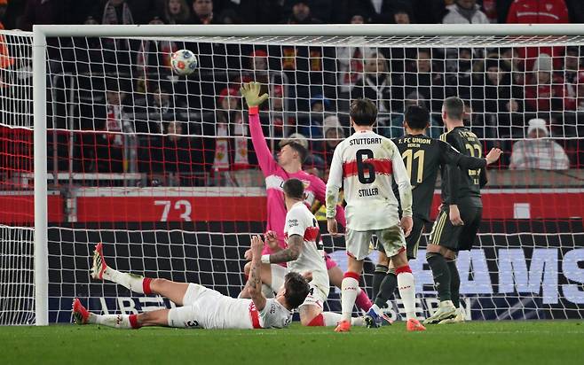 Union Berlin midfielder Jeong Woo-yeong, second from right, scores a goal during a Bundesliga match against VfB Stuttgart in Stuttgart, Germany on Jan. 18. [AP/YONHAP]