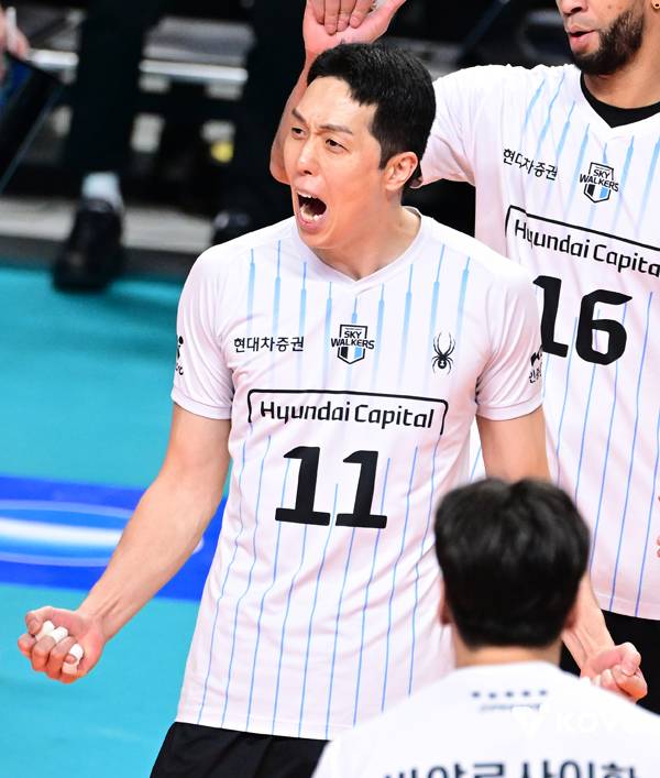 최민호는 18일 우리카드와 경기에서 5개의 블로킹을 기록했다. 사진 제공= KOVO