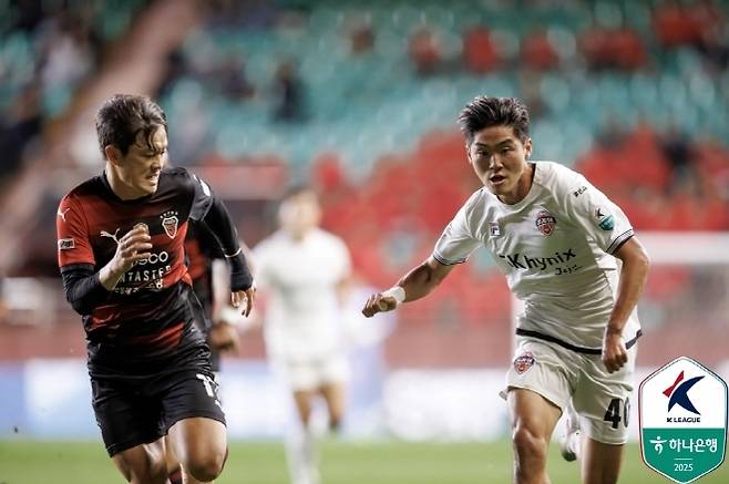 신광훈(사진 왼쪽). 사진=한국프로축구연맹