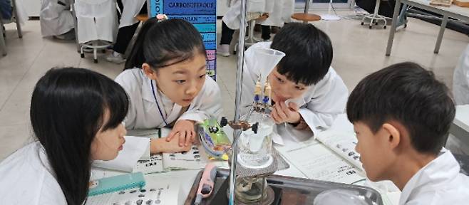 광주광역시는 무등산권 유네스코 세계지질공원의 대표 교육 프로그램인 '2026년 지오스쿨 겨울학기'를 오는 2월 운영한다. 광주시 제공