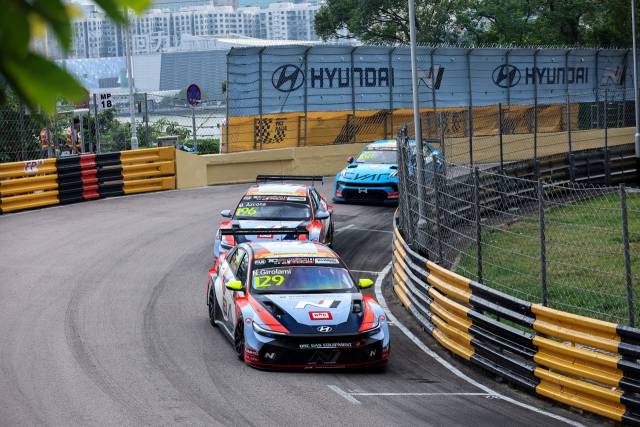 지난해 11월 13~16일 열린 2025 TCR 월드투어 마카오 대회에서 현대자동차 더 뉴 엘란트라 N TCR(국내명 더 뉴 아반떼 N TCR)이 서킷을 달리고 있다. 사진제공=현대차