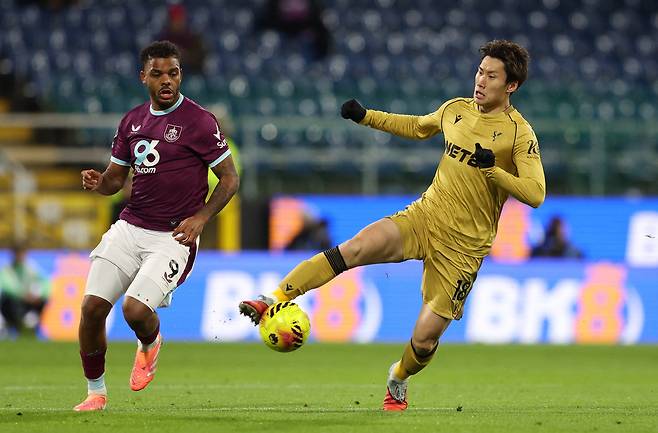 크리스털 팰리스 가마다 다이치가 지난달 번리전에서 드리블하고 있다. 로이터연합뉴스