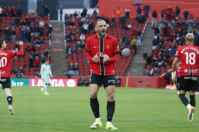 마요르카 무리키가 18일 아틀레틱 빌바오전에서 골을 넣은 뒤 기뻐하고 있다. EPA연합뉴스
